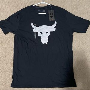 Under Armour Men’s Project Rock Brahma Bill T-shirt.